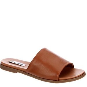 Karolyn Flat from Steve Madden